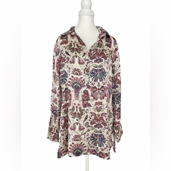 Vero Moda Tops - Vero Moda Grande Paisley Print Partial Button Tunic Blouse | Size Large